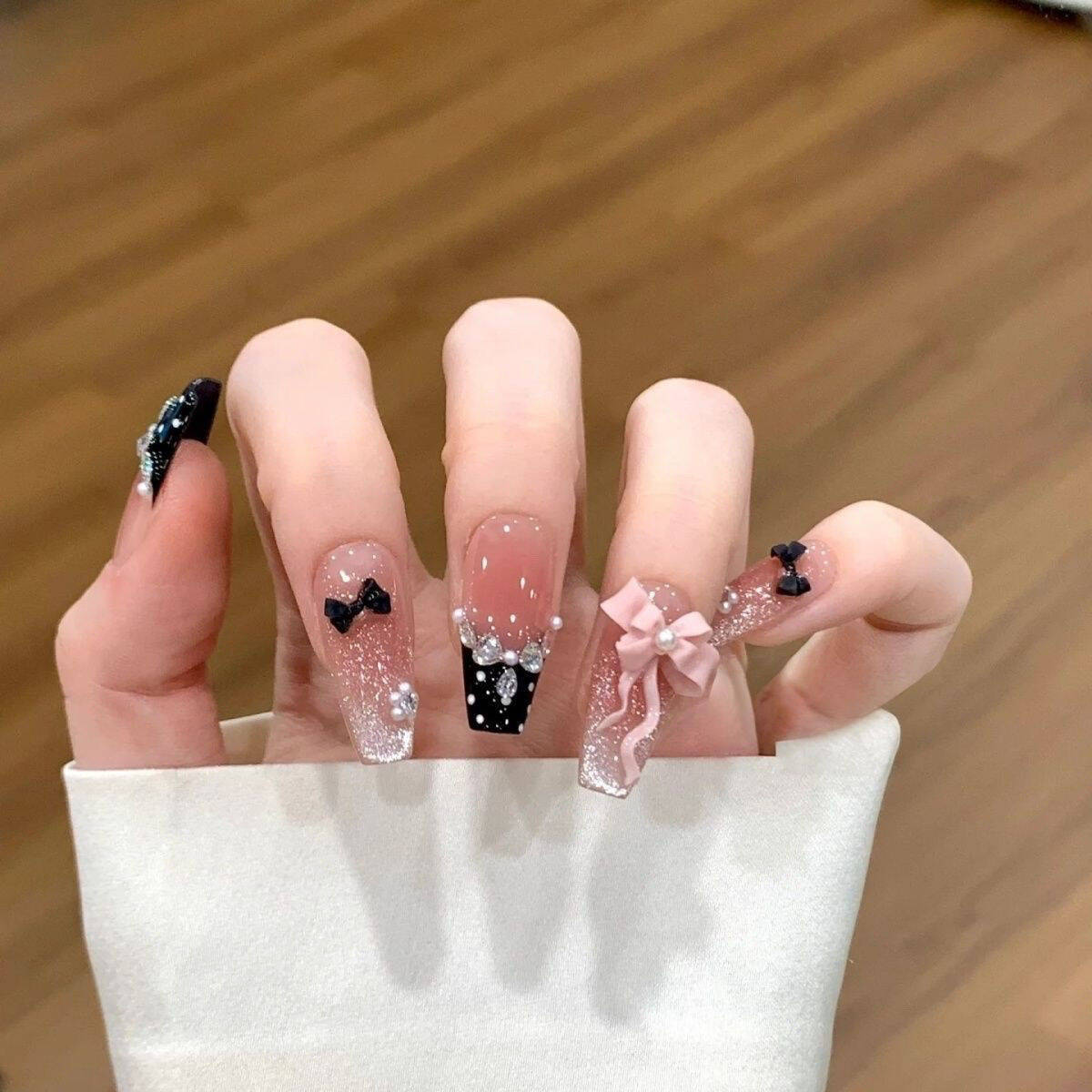 Press-On Nails with Artistic Ocean Theme Design