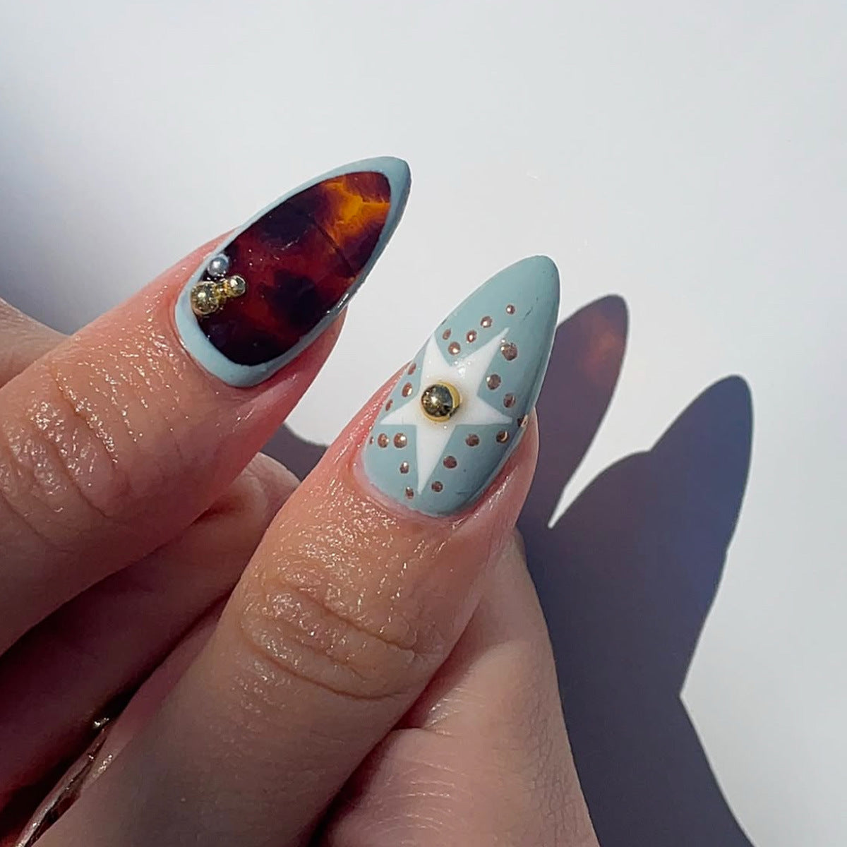 Press-On Nail Art Kit Featuring Unique Gemstone Details