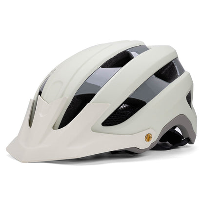 Versatile Cycling Helmet for All-Terrain Use