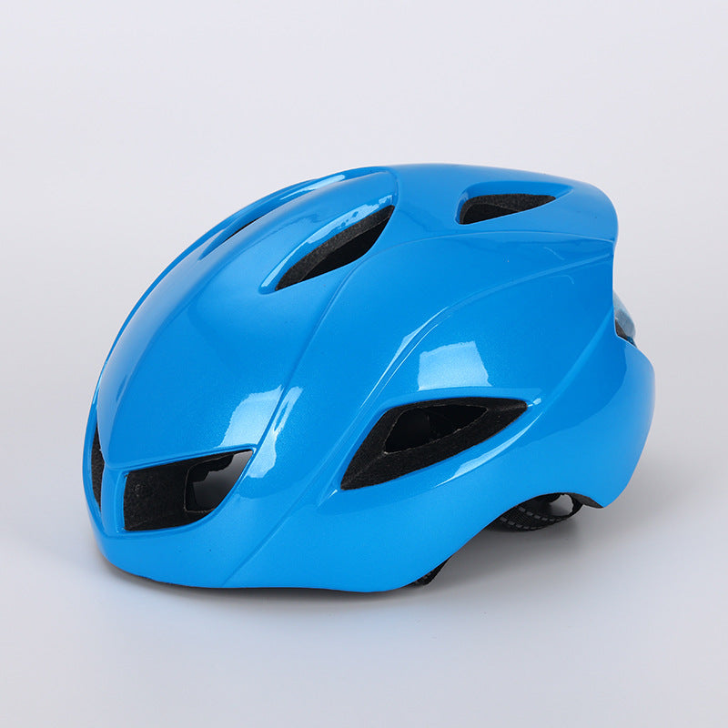 Aerodynamic Cycling Helmet for Enhanced Performance
