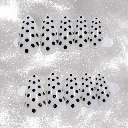 Polka Dot Pattern Press-On Nails – Artistic Design