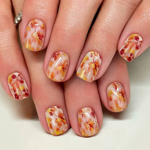 Leaf Pattern Nail Art Inspired by Autumn