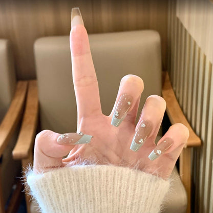 Press-On Nail Kit Featuring Distinctive Bow Patterns