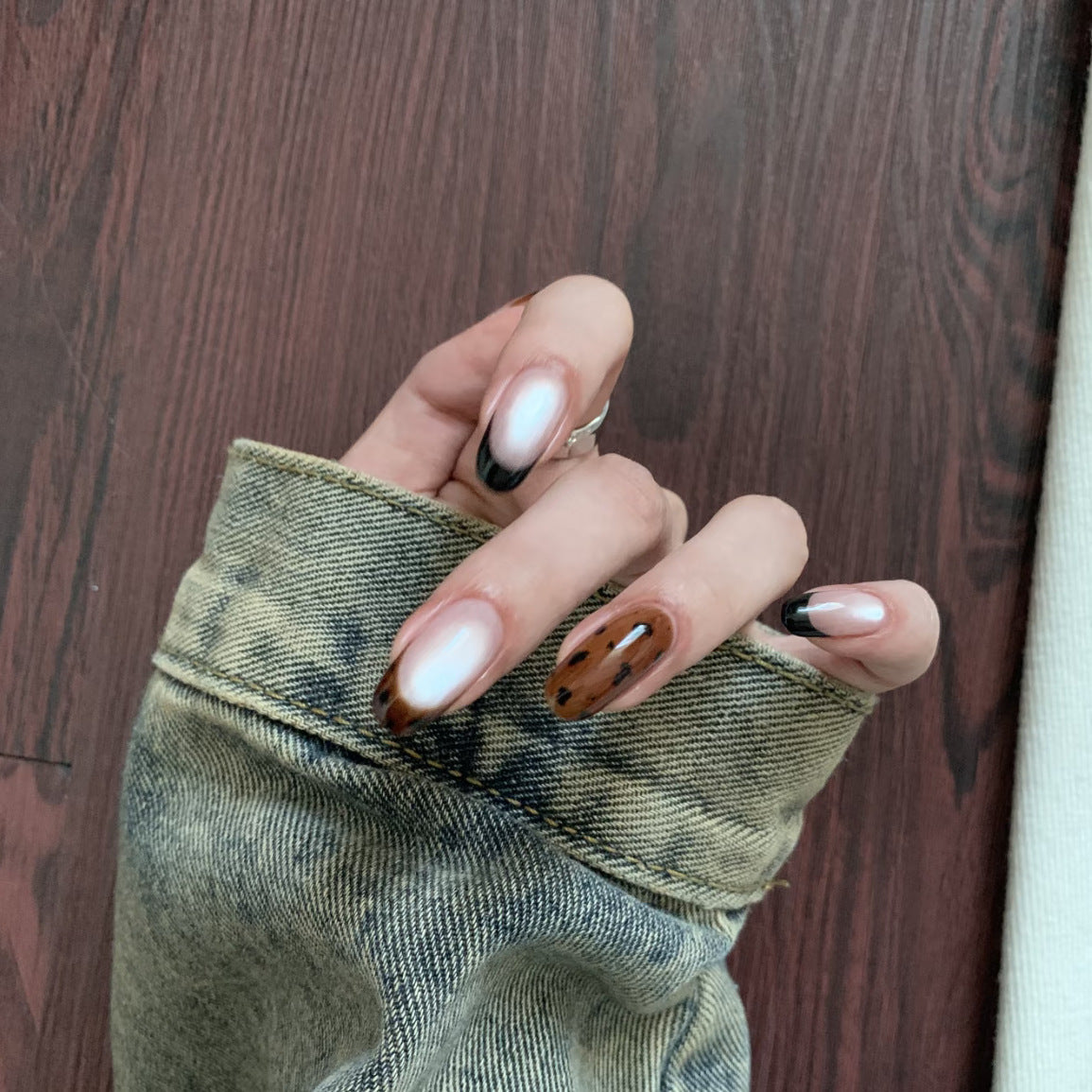 Creative Patterned Ombre Press-On Nails – Artistic Design