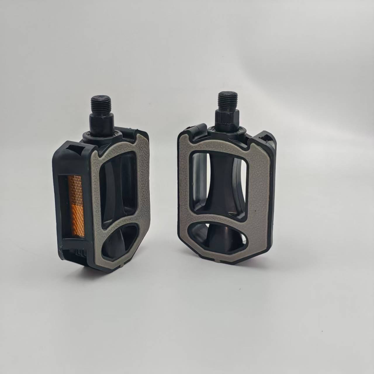 Platform Pedals with Adjustable Features
