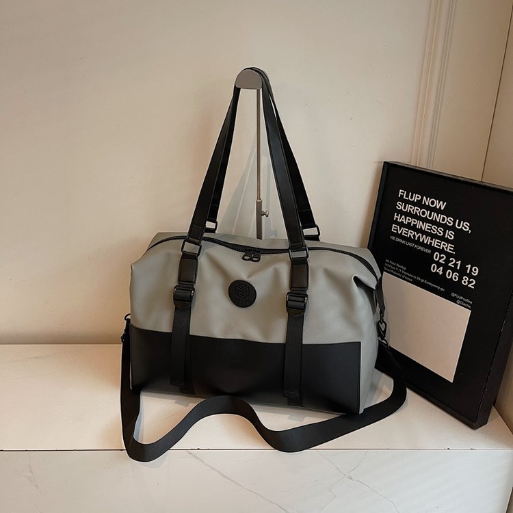 Versatile Travel Holdall for All Needs