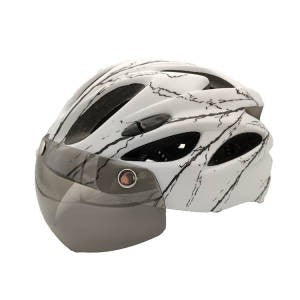 Streamlined Cycling Helmet for Enhanced Performance