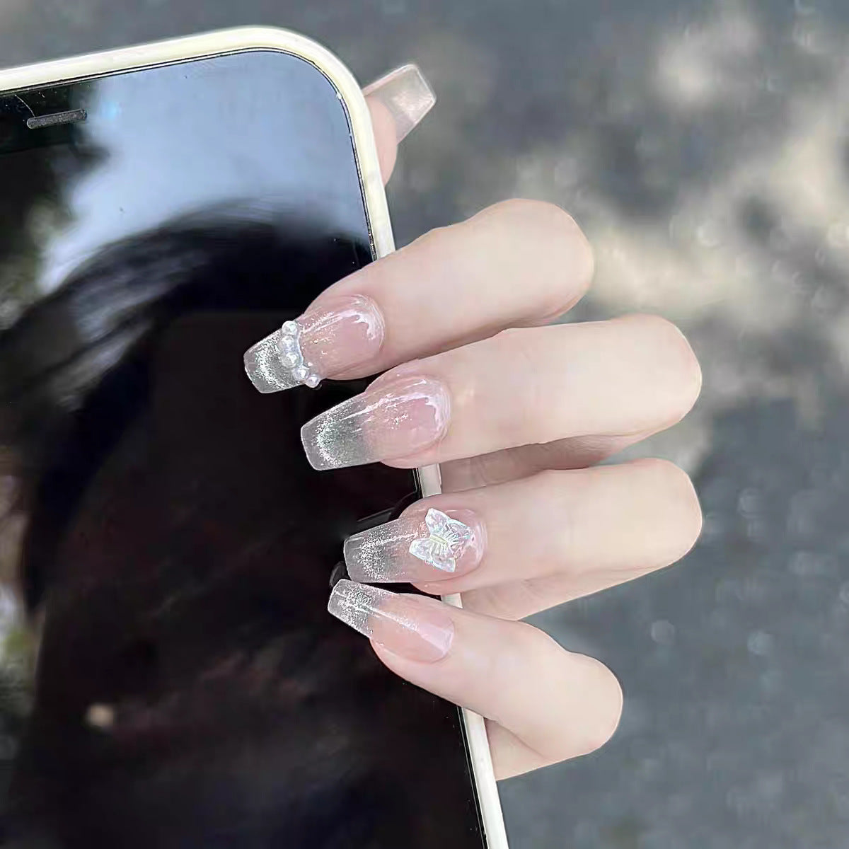 Press-On Nail Kit Featuring Distinctive Bow Patterns