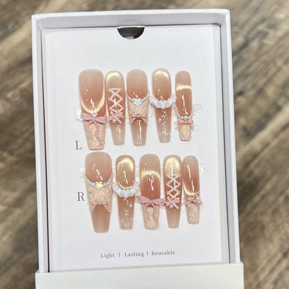 Creative Press-On Nail Art Kit Featuring Distinctive Design Elements