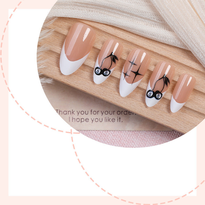 Press-On Nail Set Featuring Distinctive Pattern Designs
