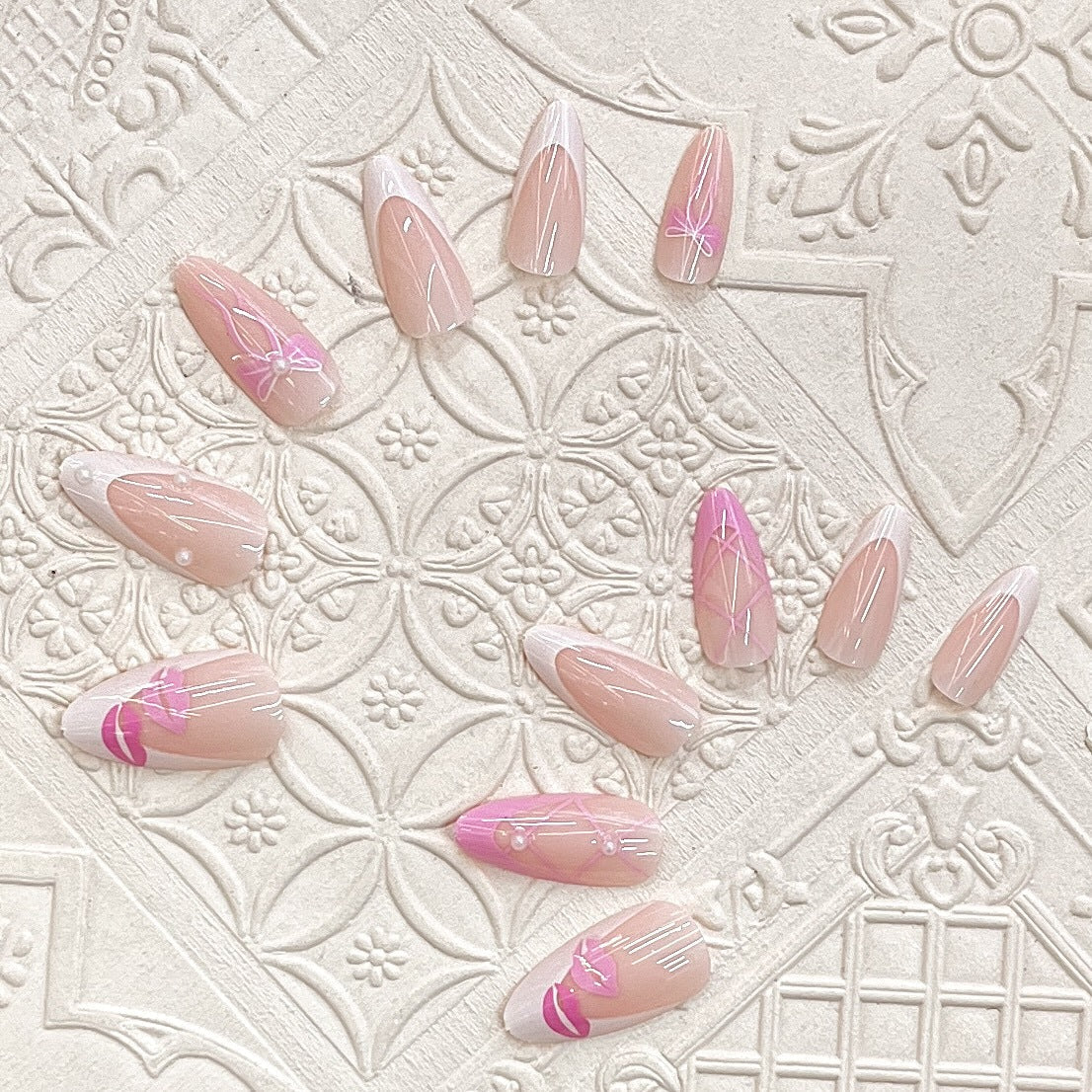 Press-On Nail Kit Featuring Bow and Kiss Patterns
