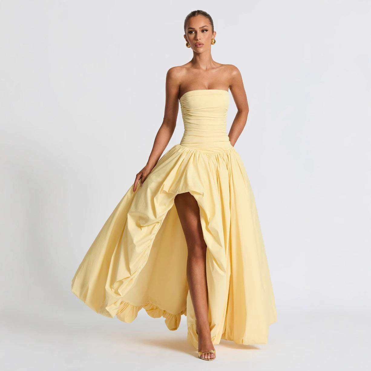 Solid Color Bodycon Maxi Dress with Ruched Design – Strapless Summer Wear