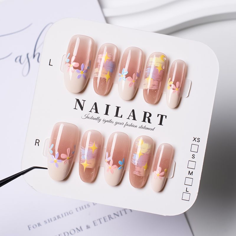 Press-On Nail Kit Featuring Distinctive Bow Patterns