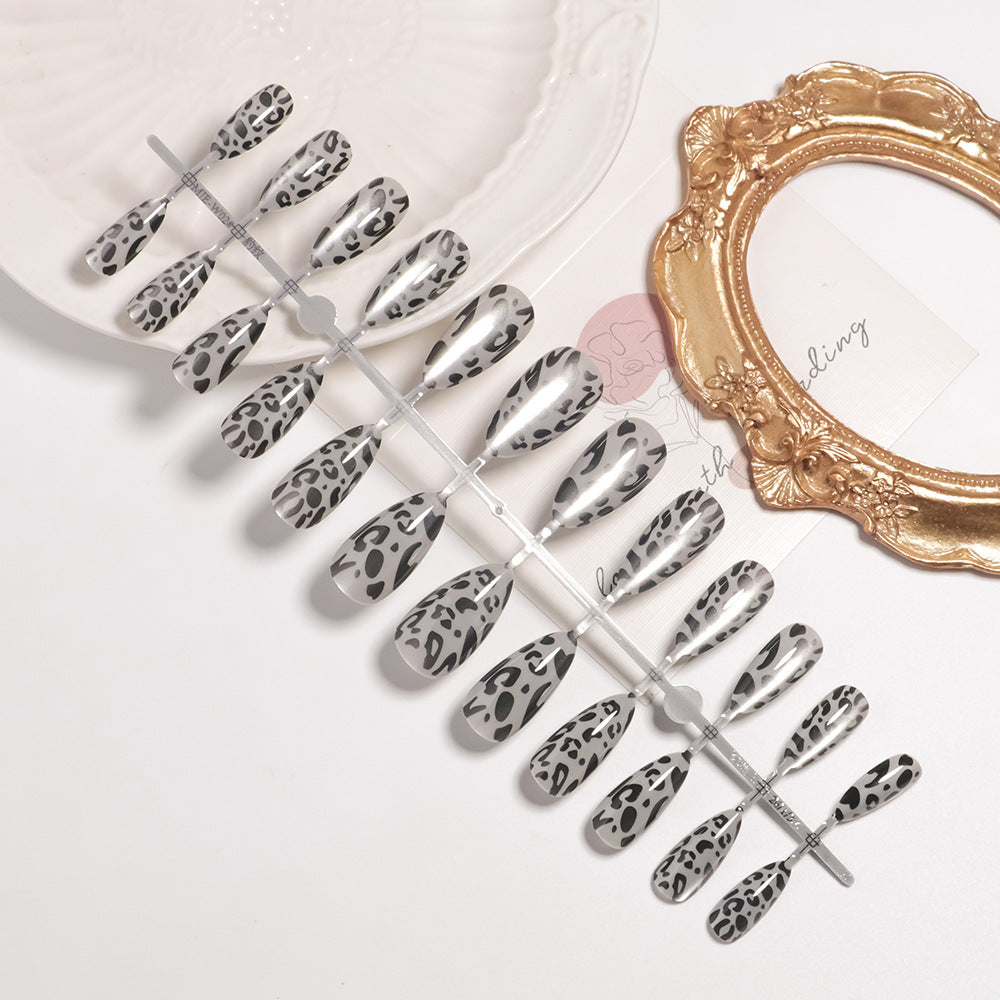 Press-On Nail Set with Animal Pattern Design
