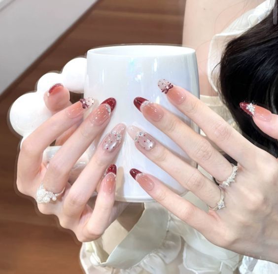 Square Press-On Nail Set in Acrylic Finish