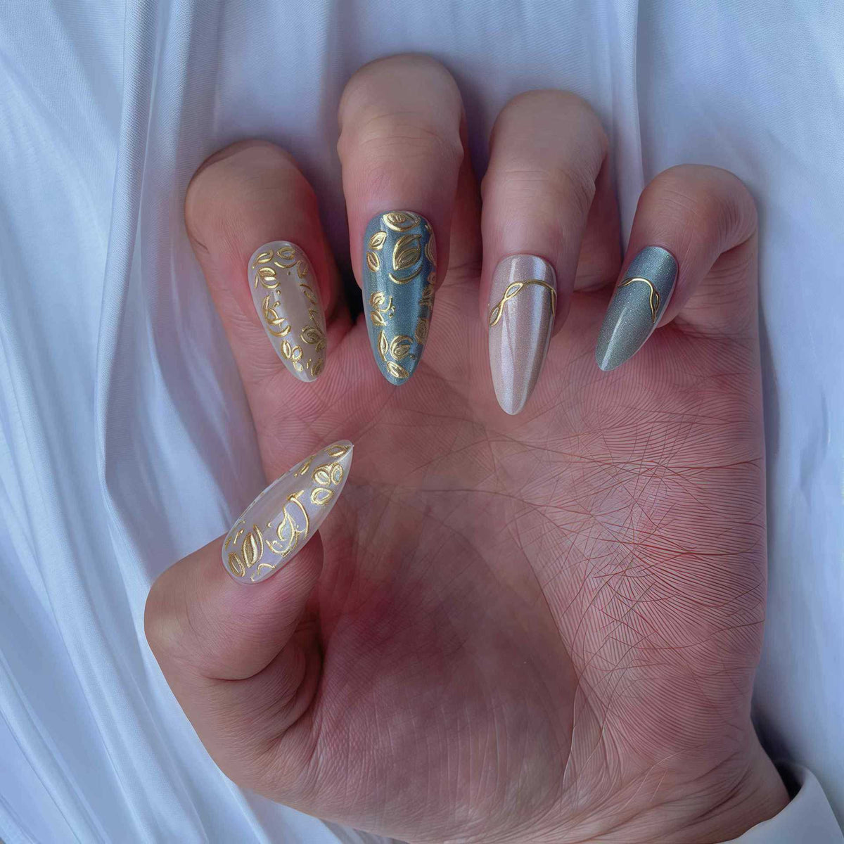 Elegant Gold Accented Press-On Nail Set in Stiletto Style