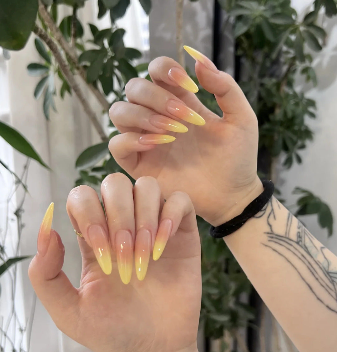 Press-On Nail Kit Featuring Distinctive Bow Patterns