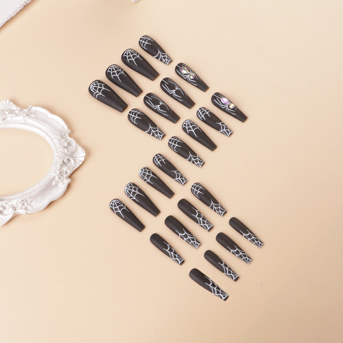 Spider Design Press-On Nail Set for Artistic Styles