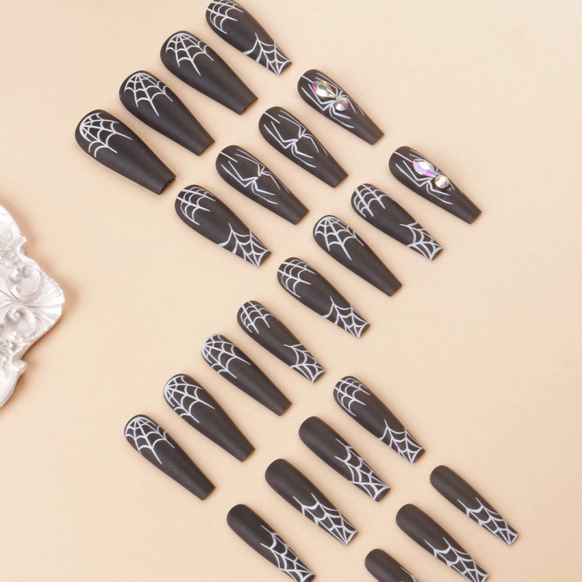 Spider Design Press-On Nail Set for Artistic Styles