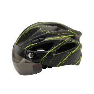 Streamlined Cycling Helmet for Enhanced Performance