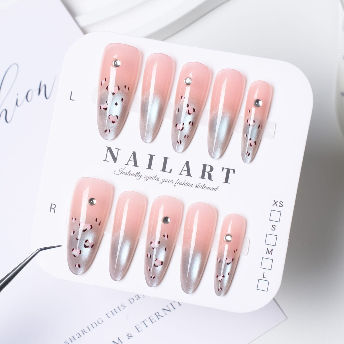 Press-On Nail Kit Featuring Distinctive Bow Patterns