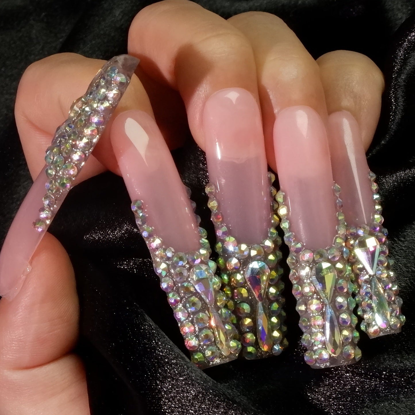 Sparkly Gem-Accent 3D Press-On Nail Extensions
