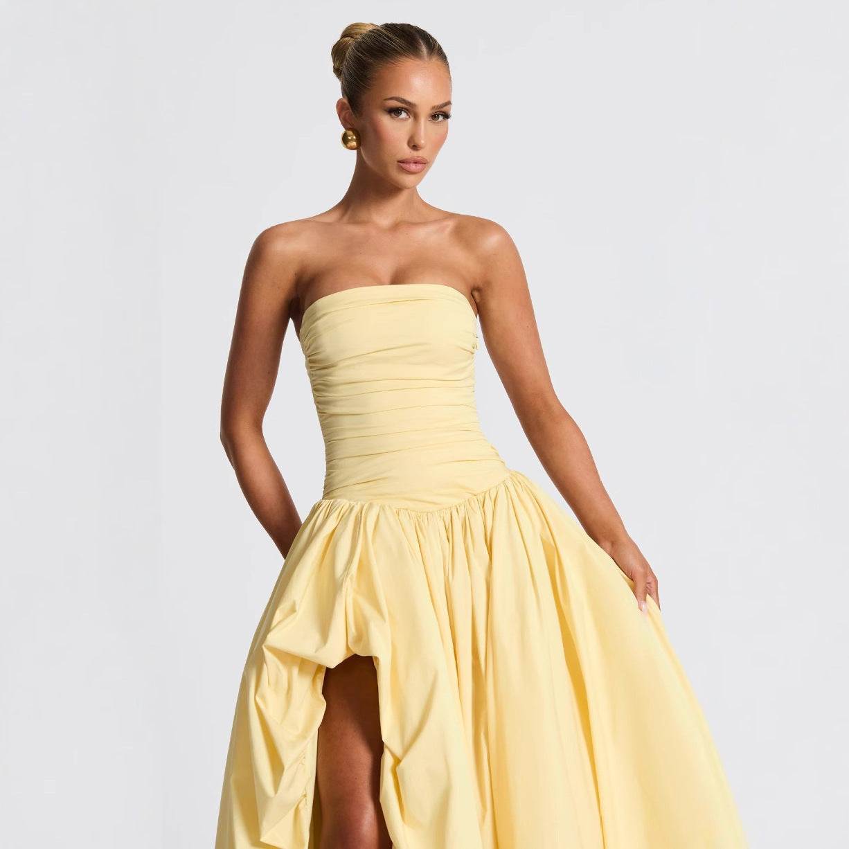 Solid Color Bodycon Maxi Dress with Ruched Design – Strapless Summer Wear