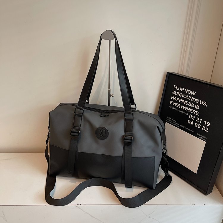 Versatile Travel Holdall for All Needs