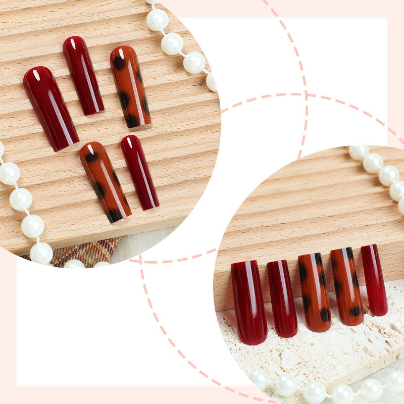 Press-On Nail Set Featuring Artistic Designs and Unique Patterns