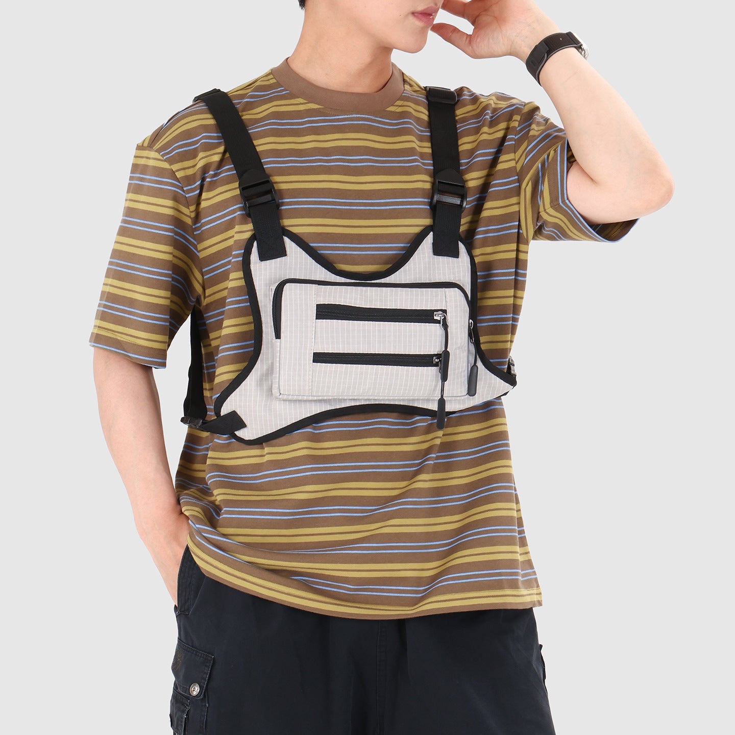 Versatile Adjustable Chest Pack for Utility Use