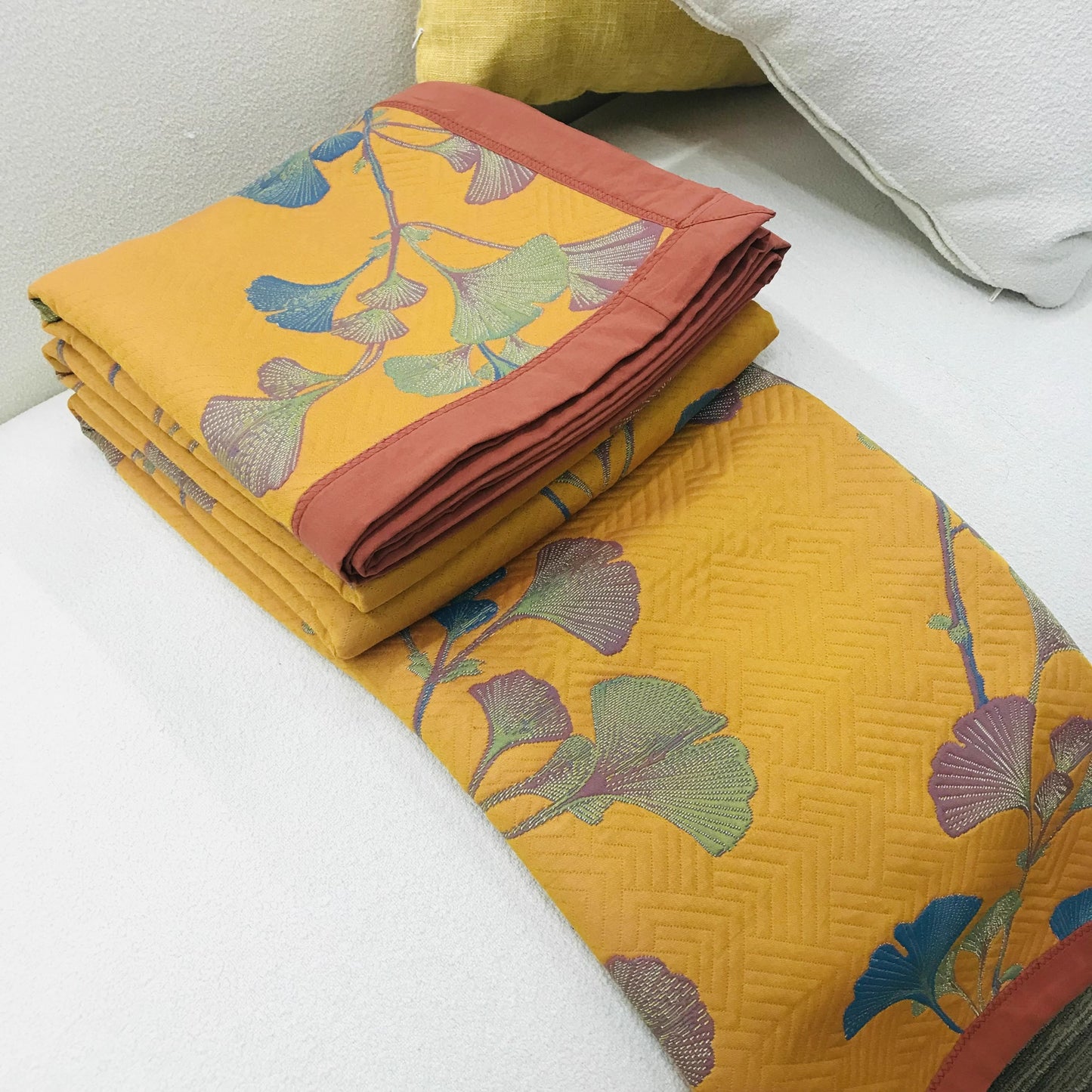 Reversible Quilted Blanket with Jacquard Cotton Ginkgo Leaves