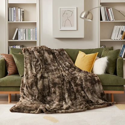 Soft Coral Fleece Blanket in Batik Design – Cozy Velour Winter Throw