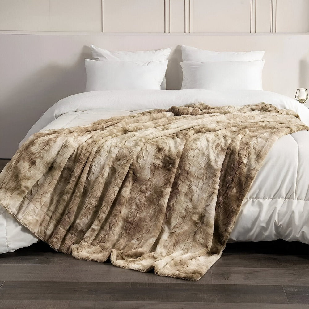 Soft Coral Fleece Blanket in Batik Design – Cozy Velour Winter Throw