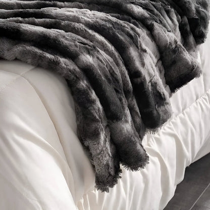 Soft Coral Fleece Blanket in Batik Design – Cozy Velour Winter Throw