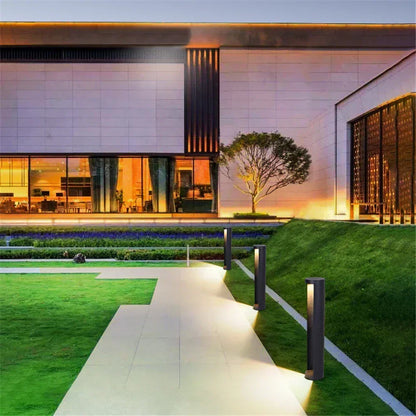 Weatherproof Black LED Wall Light for Outdoor Use – IP65 Rated