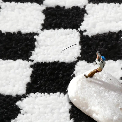 Luxurious Checkerboard Bath Mat for Ultimate Comfort