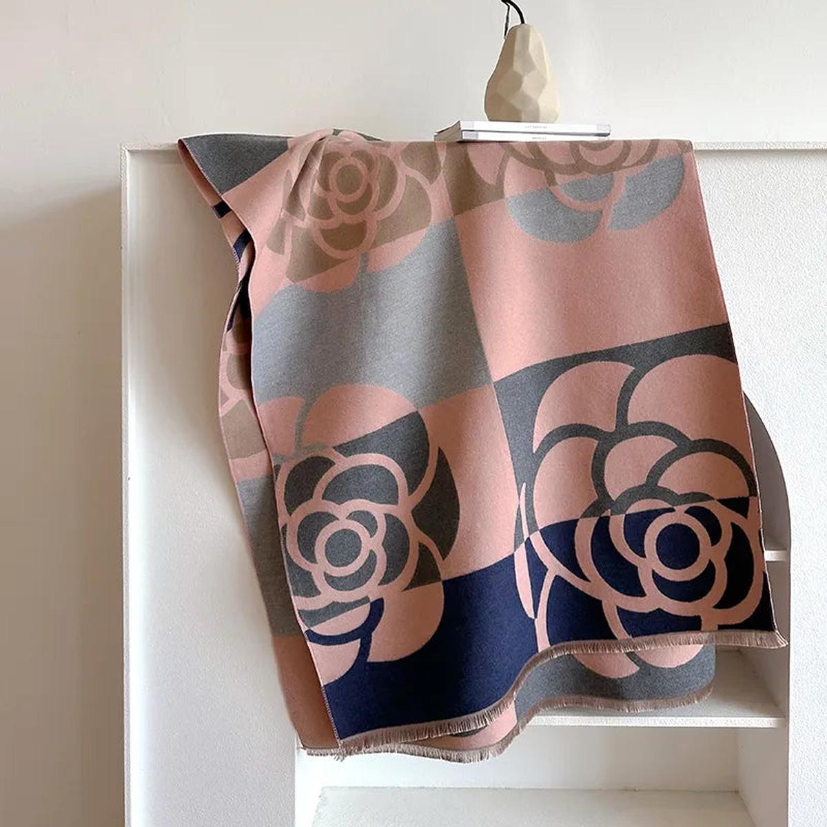 Printed Reversible Cashmere Scarf – Style and Warmth