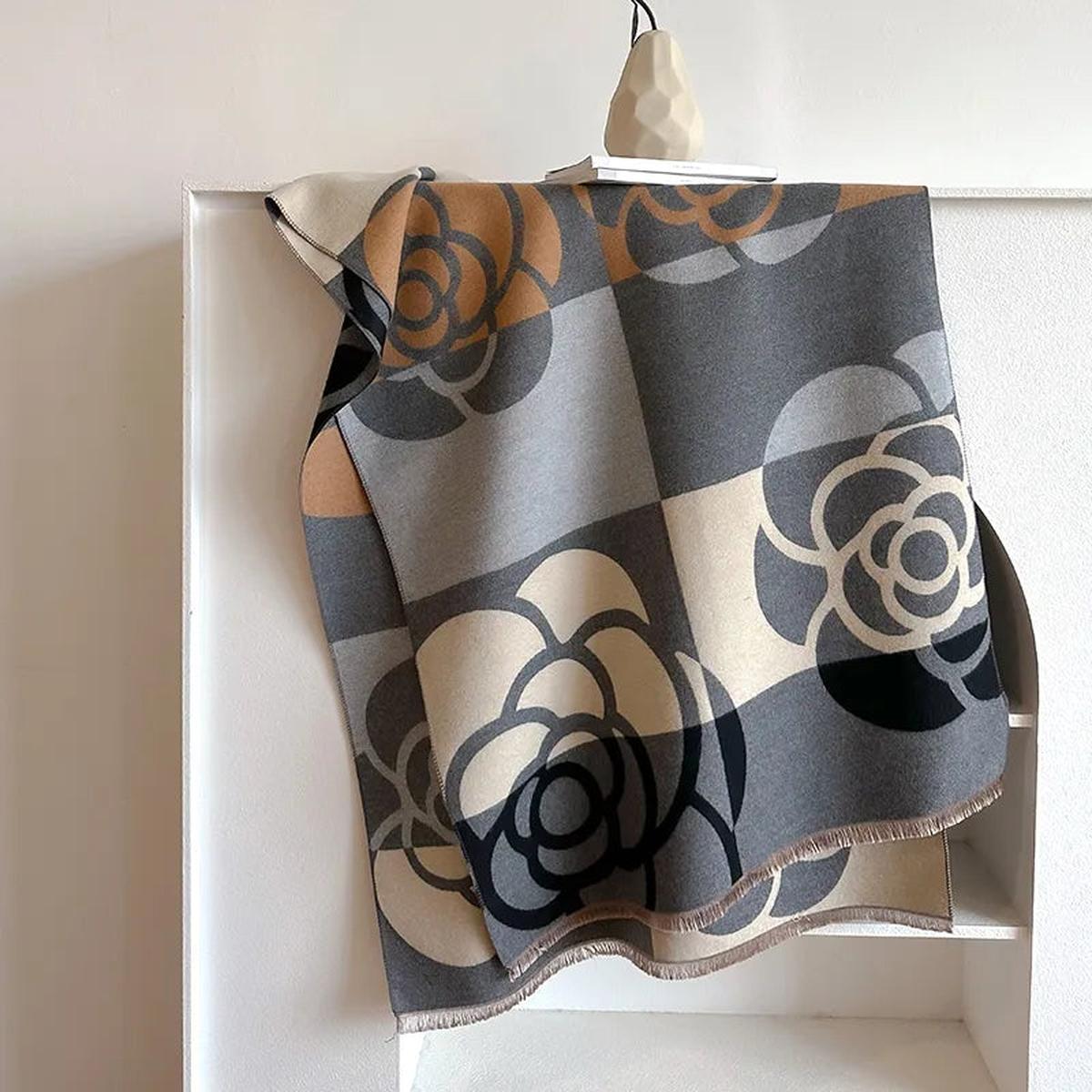 Printed Reversible Cashmere Scarf – Style and Warmth