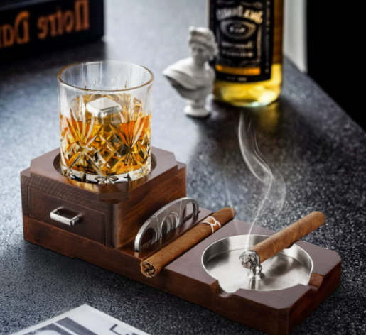 Wooden Ashtray with Whiskey Holder – Elegant Bowl for Cigar Enthusiasts