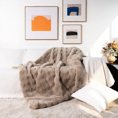 CloudSoft Cozy Throw Blanket for Ultimate Comfort