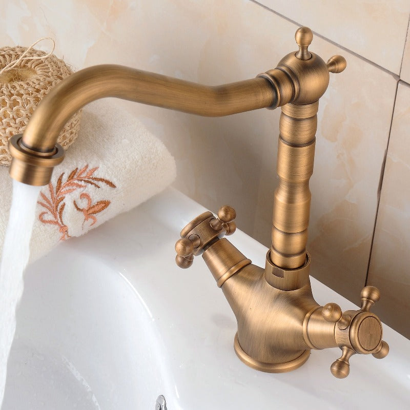 Antique-Style Rustic Sink Faucet – Perfect for Vintage Kitchens or Bathrooms