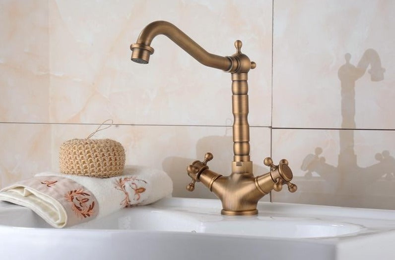 Antique-Style Rustic Sink Faucet – Perfect for Vintage Kitchens or Bathrooms