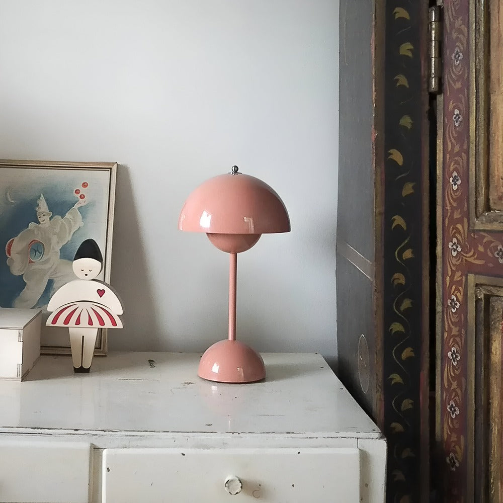 Cordless LED Table Lamp with Dimmable Mushroom Design – Elegant Glow