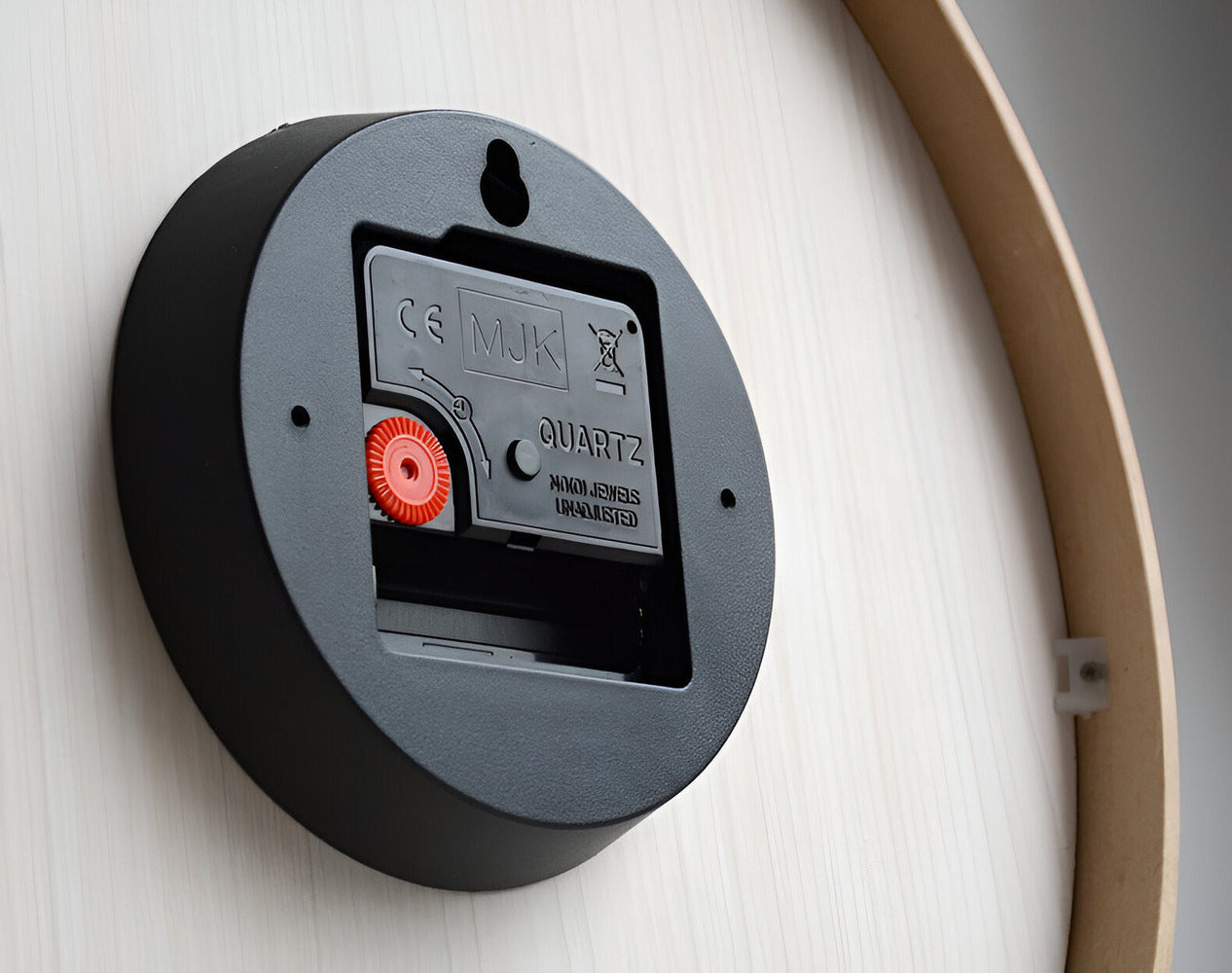 Nordic Design Quartz Clock – Wooden Finish for Silent Wall Display