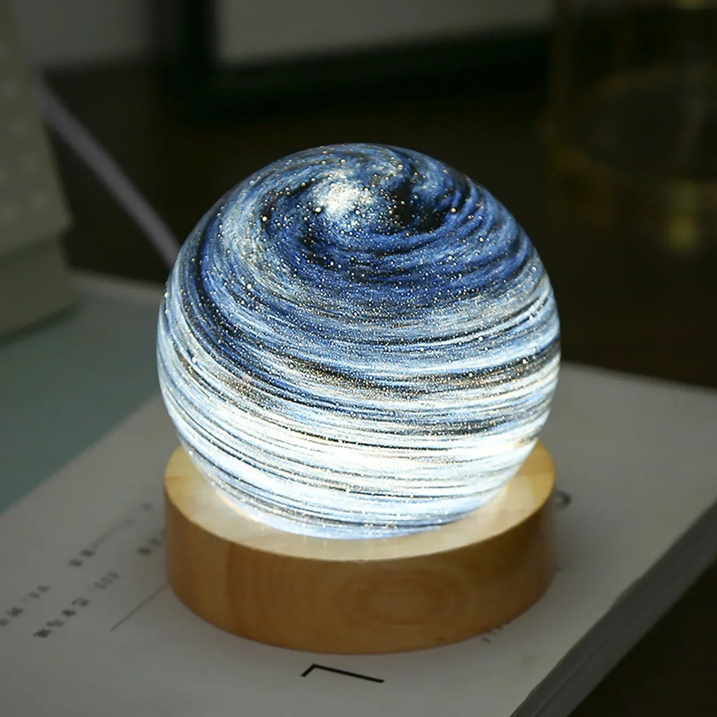Atmospheric Night Lamp with 3D Crystal Planet Design