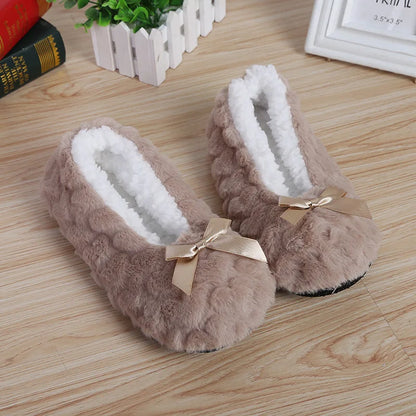 Women's Winter Slippers – Cozy Plush Home Footwear with Non-Slip Heart Design