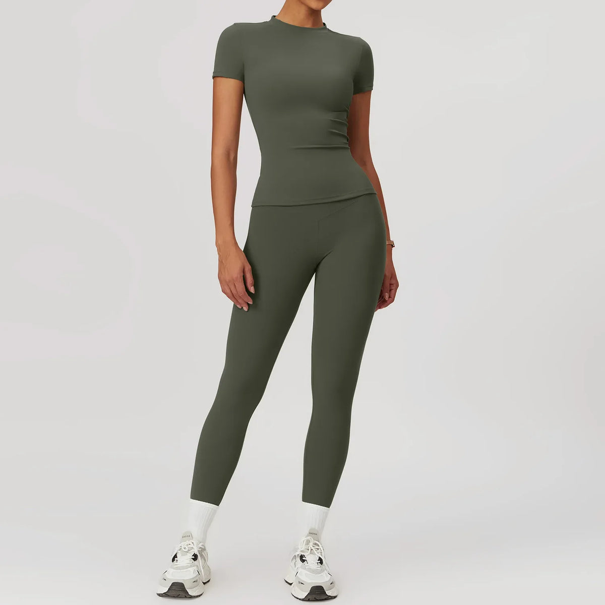 Women's 2-Piece Workout Ensemble – Sports Bra and High-Waisted Leggings in Quick-Dry Stretch Material