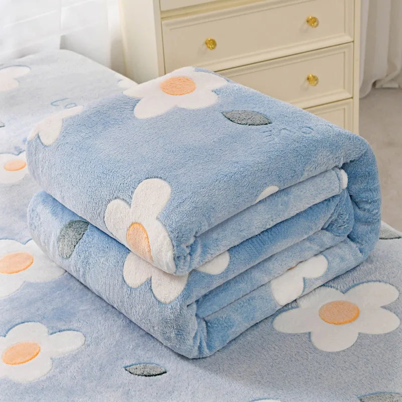 Cozy Flannel Blanket with Strawberry Floral Pattern | Soft, Machine Washable & Suitable for All Seasons