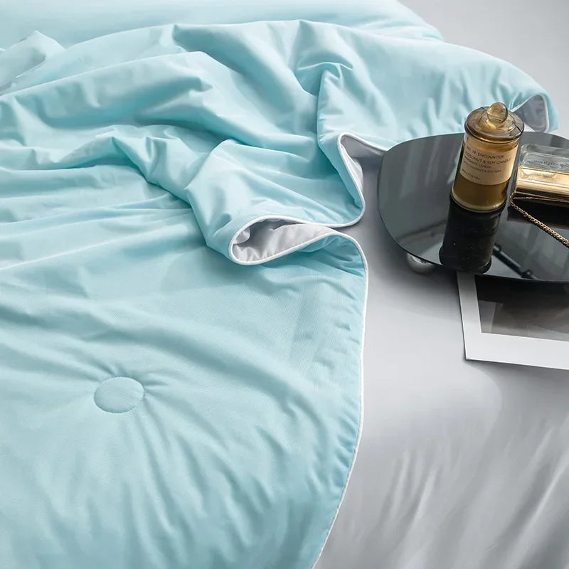 Cooling Blanket for Summer — Lightweight Ice Silk Comforter, Twin/King Size