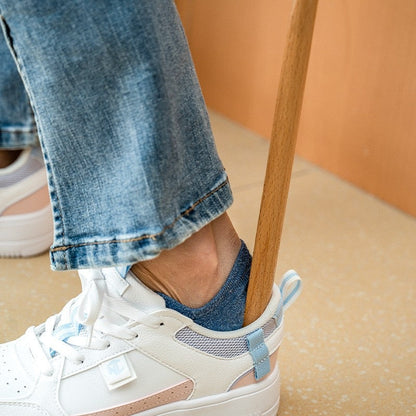 Magnetic Wooden Shoehorn – Long Handle for Easy Access